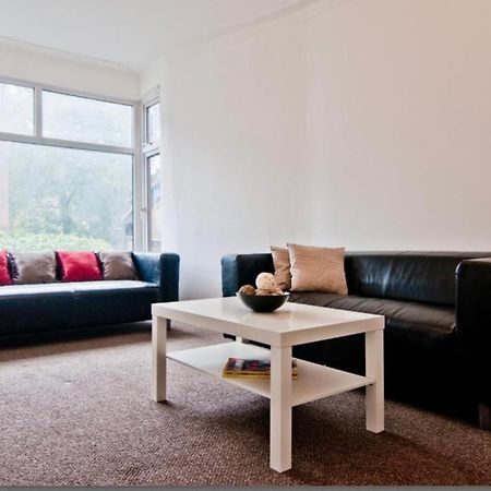 Budget Double Room Close To Leeds University And City Centre ภายนอก รูปภาพ